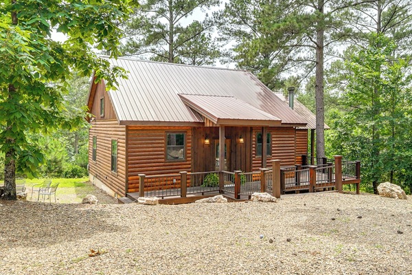 Broken Bow Vacation Rental | 2BR | 2BA | 1,330 Sq Ft | Step-Free Entry