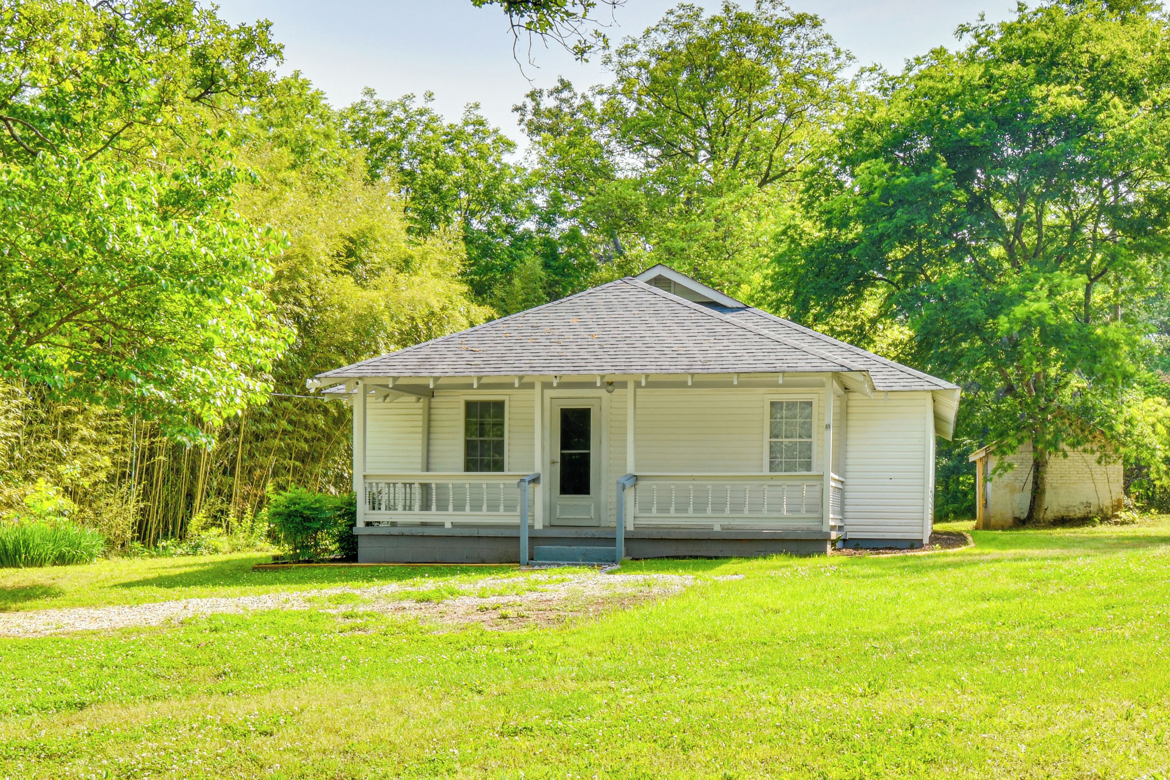 Seneca Vacation Rental w/ Grill Near Lake Hartwell