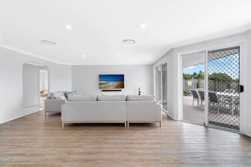 Relaxing Waterfront Oasis with Heated Spa!