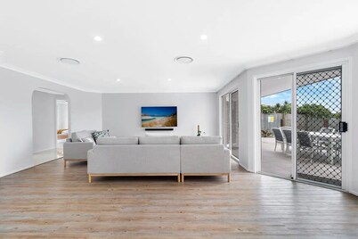 Relaxing Waterfront Oasis with Heated Spa!