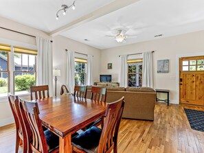 Interior - Historic Home Downtown Brevard (Brevard)