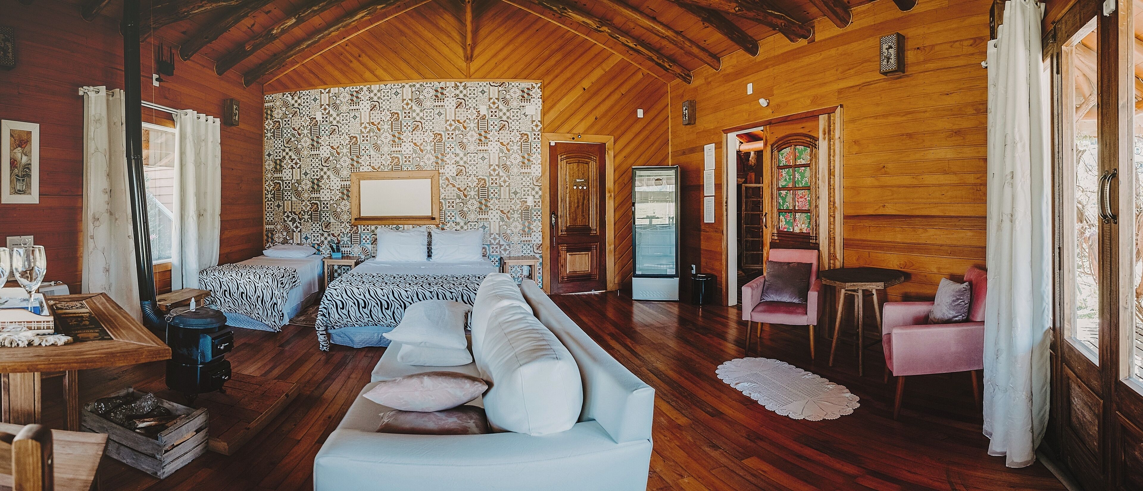 Deluxe Cabin, Kitchen | Living area | 32-inch TV with digital channels, Netflix, pay films