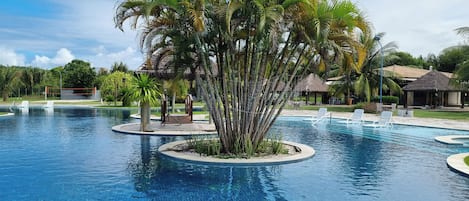 2 outdoor pools