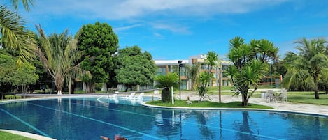 2 piscinas al aire libre