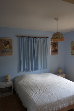 5 Schlafzimmer, Schreibtisch, Bügeleisen/Bügelbrett, Reisekinderbett