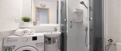 Comfort Apartment | Bathroom