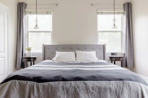 2 chambres, coffre-fort, fer et planche à repasser