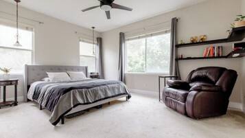 2 slaapkamers, een kluis op de kamer, een strijkplank/strijkijzer