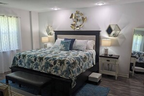 2 dormitorios, tabla de planchar con plancha, cuna de viaje