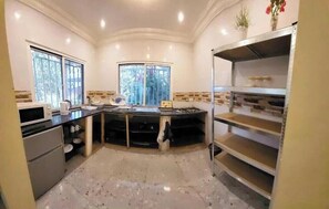 Kühlschrank, Mikrowelle, Ofen