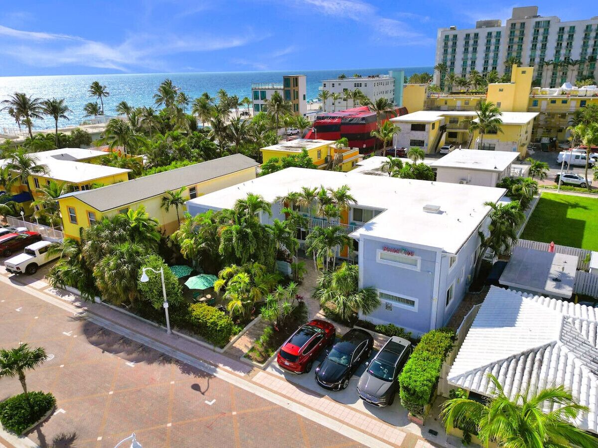 1-Bedroom apt, steps from ocean, free parking