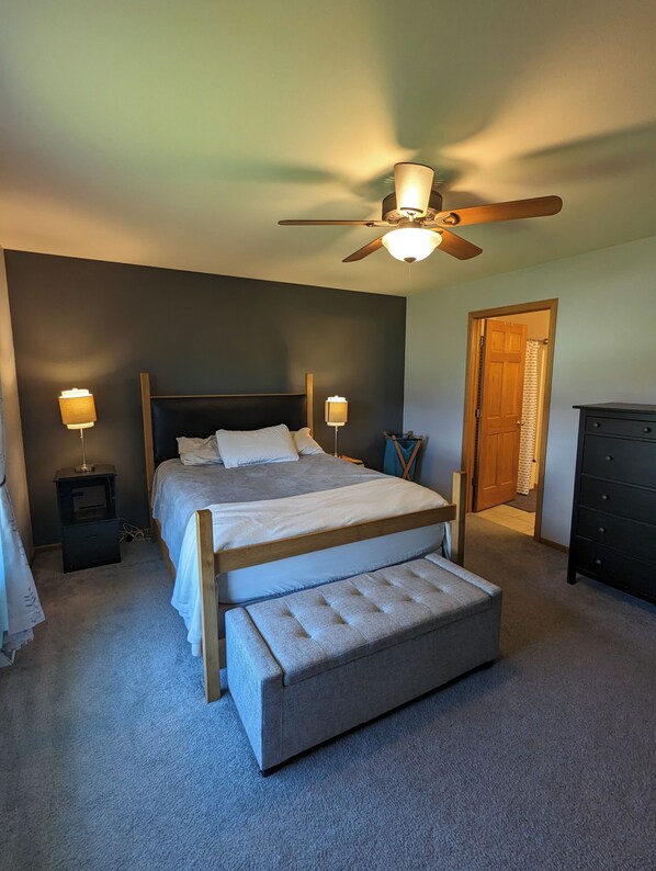 4 sovrum, värdeförvaringsskåp på rummet, skrivbord och wi-fi