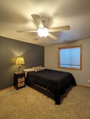 4 sovrum, värdeförvaringsskåp på rummet, skrivbord och wi-fi