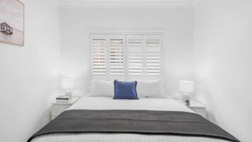 1 bedroom, desk, iron/ironing board, WiFi