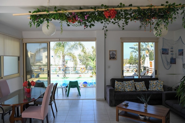 spacious and sunny open plan living room and kitchen area!
check in and unplug!