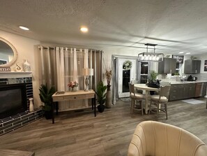 Interior - Cozy, Beautiful, Lovely Home Away from Home, Your Perfect Family Reunion Retreat (Fairfield)