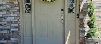 Cozy, Beautiful, Lovely Home Away from Home. Perfect for family re-unions!
