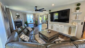 Smart-TV, Kamin, Tischfußball