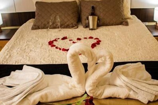 Down comforters, iron/ironing board, free WiFi, bed sheets
