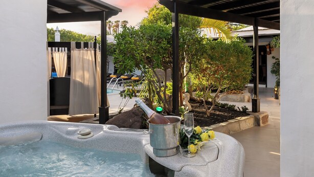 Unclassified image, 1 of 66, button - Private quiet villa with a short walk to beaches, restaurants, bars and shops. (Tías)