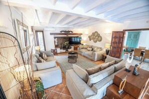 TV connectée, cheminée