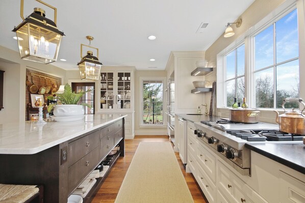 Coffee/tea maker, cookware/dishes/utensils, kitchen islands - Orchard Hill Arrow Rock (Arrow Rock Township)