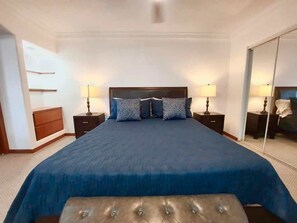 2 chambres, fer et planche à repasser, Wi-Fi, draps fournis