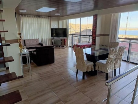 Smart TV. Panoramic View, Puno-Lago Titicaca 360°