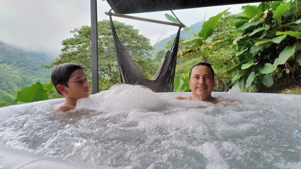Outdoor spa tub - Tiny House en la Sierra Nevada de Santa Marta. Paraíso de la Sierra (Minca)