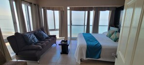 1 quarto, Wi-Fi de cortesia, roupa de cama