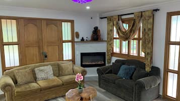 Smart TV, fireplace, stereo