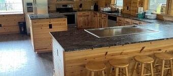 House/Boat house on the river!  Boat lift and boat ramp, sun deck, ice machine