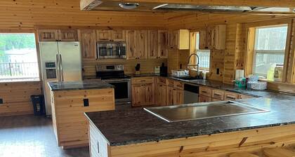 House/Boat house on the river! Boat lift and boat ramp, sun deck, ice machine