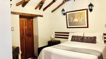 Family Bungalow | Desk, laptop workspace, free WiFi