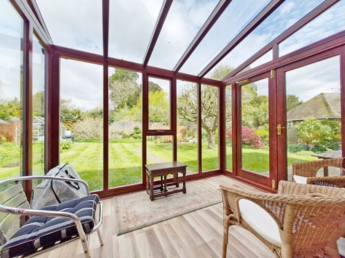 Bramley Cottage - sleeps 6 guests  in 3 bedrooms