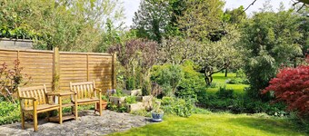 Bramley Cottage - sleeps 6 guests  in 3 bedrooms