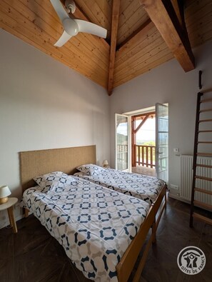 3 bedrooms, travel cot, free WiFi, bed sheets