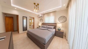 3 室のベッドルーム、アイロン / アイロン台、旅行用ベビーベッド、WiFi (無料)