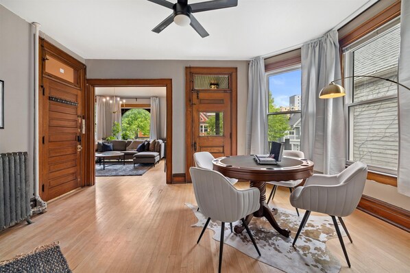 Dining - Style and Luxury - Unbeatable Location (Milwaukee)