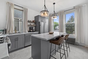 Fridge, microwave, oven, stovetop - Style and Luxury - Unbeatable Location (Milwaukee)