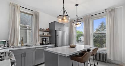 Style and Luxury - Unbeatable Location