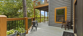 Luxury Cabin with Rustic Elegance