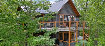 Luxury Cabin with Rustic Elegance