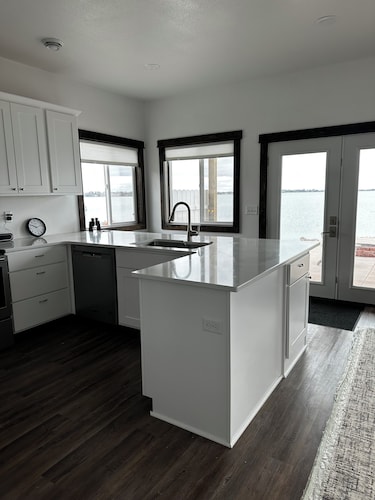 Cozy house on north shore of Lake Poinsett