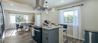 15 Minutes To Hershey Park w/ Hot Tub, Firepit, Gameroom & In-House Gym