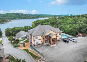 Exterior - Walk-In 3 Bedroom 2 Full Bath Luxury Condo, Sleeps 12 Lake View & Mins from SDC! (Branson)