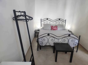 1 bedroom, travel cot, free WiFi, bed sheets