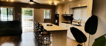 Elena`s Jewel - Modern 2BR Home