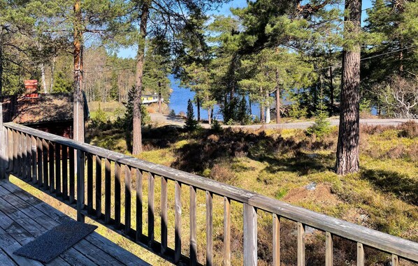 Property grounds - Amazing home in Ingarö with kitchen (Ingarö)
