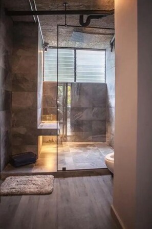 Hair dryer, towels, soap, shampoo - Eco Apt/Natural Atmosphere - Condado 204 (Medellín)